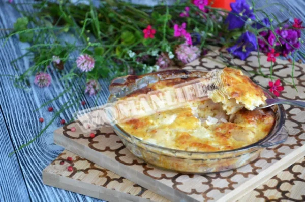 Шматочки курячого філе, запечені в духовці з сиром