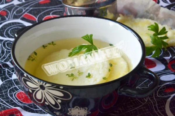Яловичий бульйон з запеченим рисом