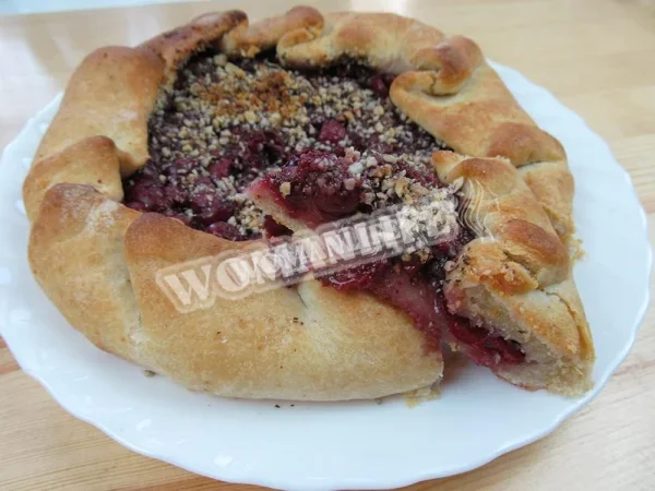 Галет з вишнею та горіхами