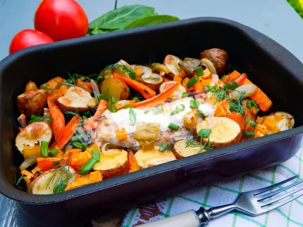 Куряча грудка з овочами в духовці
