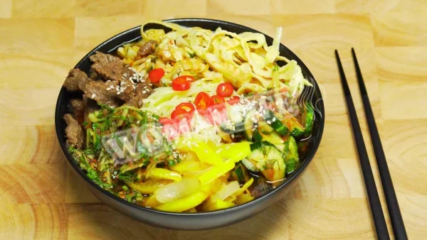 Куксі з яловичиною та яєчною локшиною