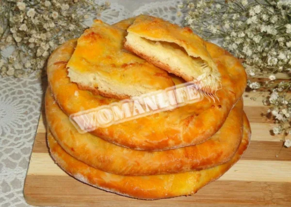 Хачапурі з молоком і дріжджами з сиром в духовці