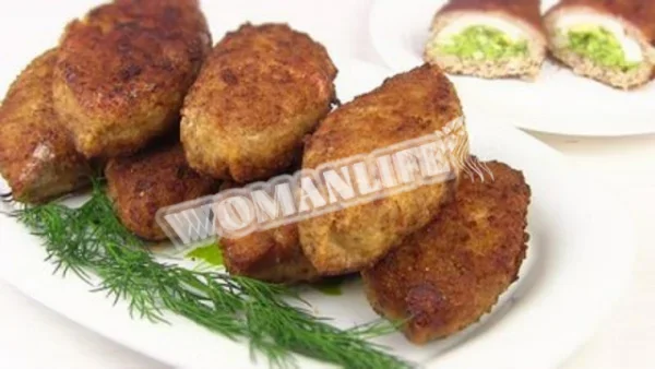 Курячі котлети з яйцем і зеленню