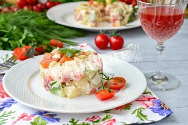 Салат з горбушею та овочами