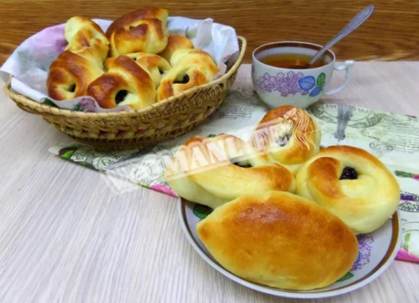 Пиріжки з родзинками