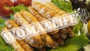 Листкові палички з шинкою та кунжутом