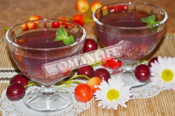 Вишневе желе на воді з желатином