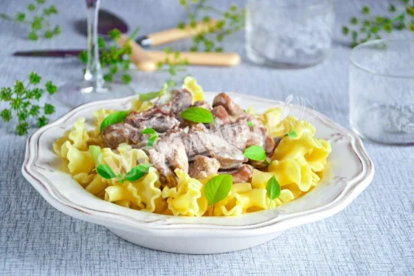 Макарони з м'ясом