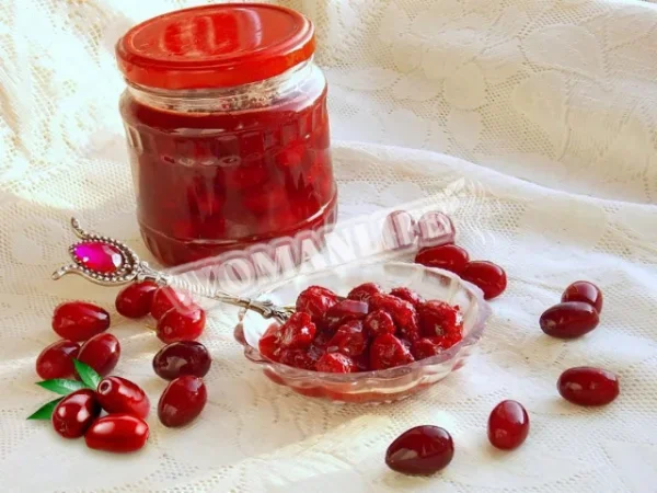 Варення з кизилу п'ятихвилинка з кісточками