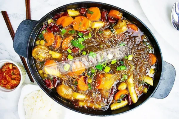 Фунчоза з куркою і соусом