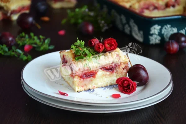 Пісочний сливовий пиріг