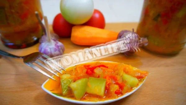 Салат з кабачків з помідорами і перцем на зиму