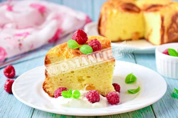 Класична сирна запіканка з родзинками в духовці