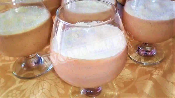 Сметанний десерт з бананом і згущеним молоком