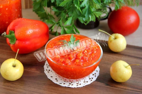 Аджика з перцю і часнику з ранетками на зиму