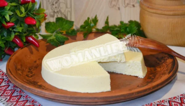 Домашній солоний сир
