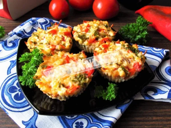 Закусочні капкейки з сиром і овочами на Новий рік