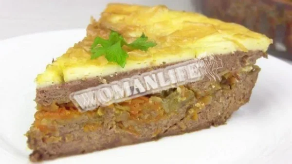 Лінивий печінковий пиріг з овочами і сметанною начинкою