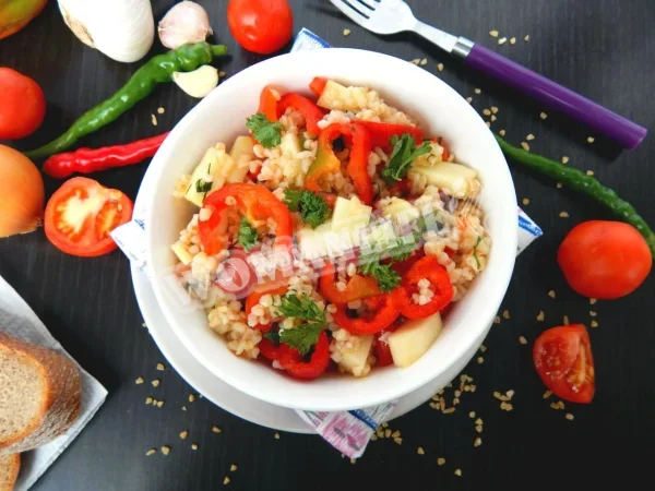 Салат з булгуром і овочами