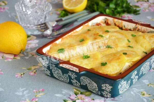 Картопля по-французьки з куркою в духовці