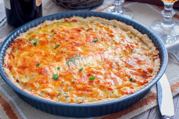 Киш з куркою і грибами