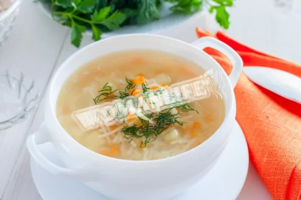 Курячий суп з локшиною і картоплею
