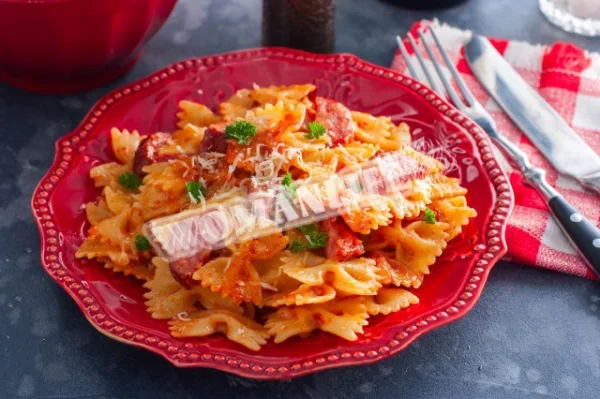 Макарони з ковбасою