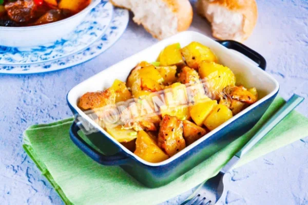 Філе індички з картоплею в духовці