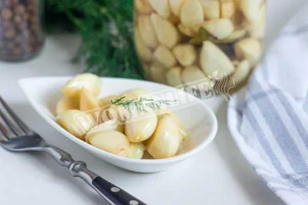 Швидкий маринований часник