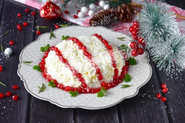 Салат Бусинки на снігу з куркою