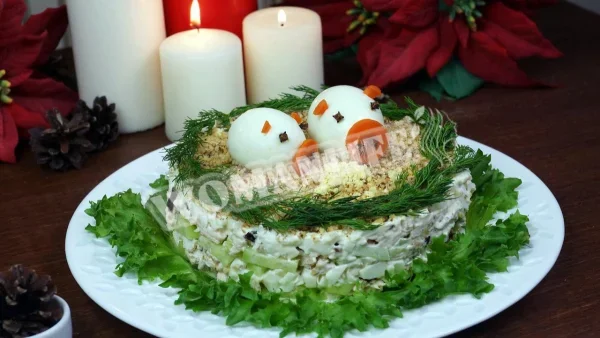 Салат «Ніжність» з куркою, яйцем і огірками