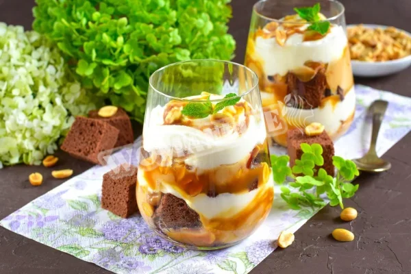 Дрібниці в чашках Snickers