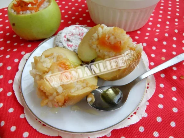 Яблука, фаршировані рисом