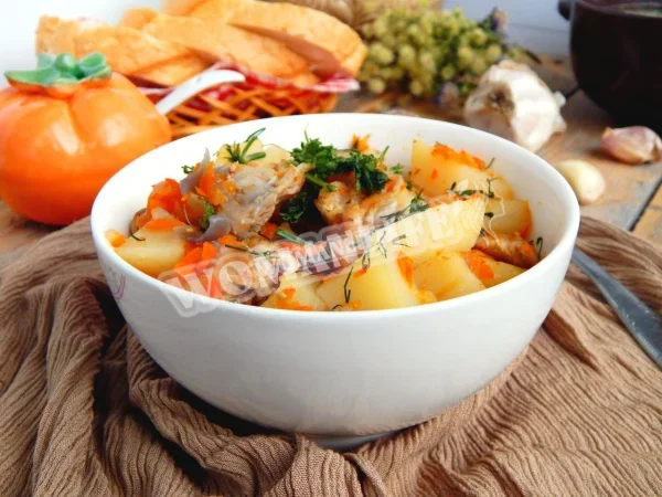 Тушкований кролик з овочами
