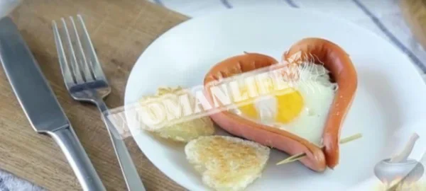 Сніданок для любителів сосисок та яєць