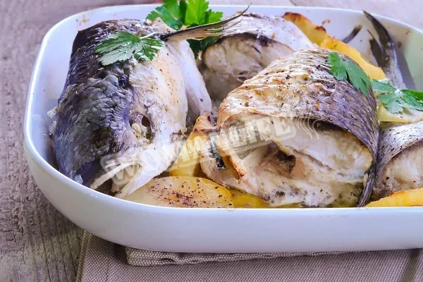 Шматочки кефалі в духовці