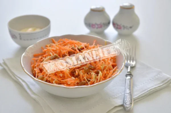 Салат морква родзинки сир