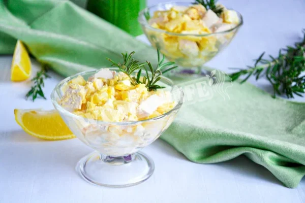 Гавайський салат з куркою і ананасом