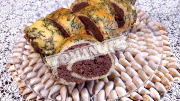 Яєчний рулет з печінкою