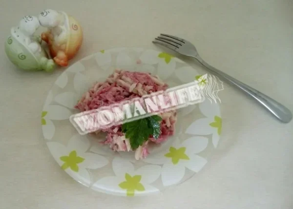 Легкий салат з брукви та курки
