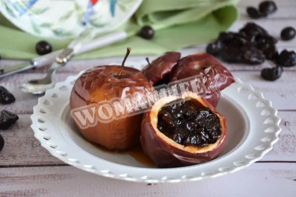 Яблука, фаршировані чорносливом