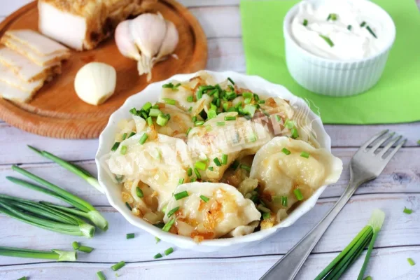 Вареники з картоплею і салом