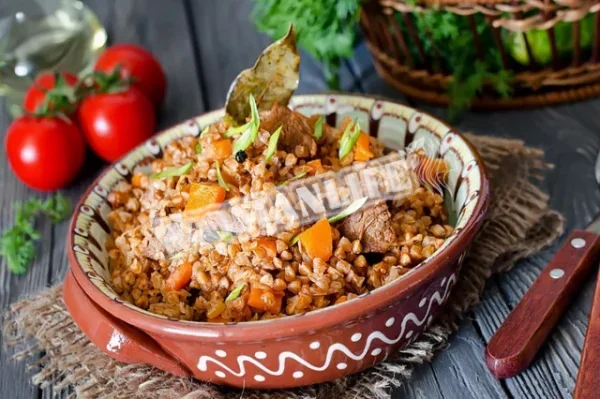 Гречка з м'ясом і овочами