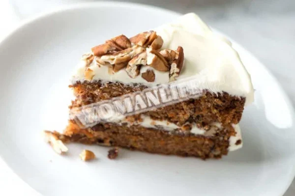 Торт з ананасами, горіхами, морквою і яблучним пюре