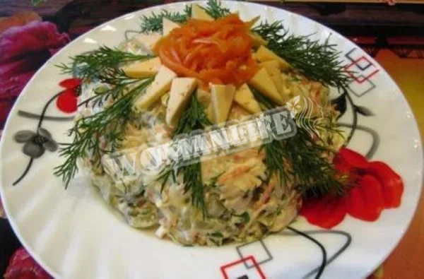 Салат з лисичок з куркою