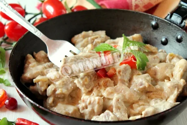 М'ясо, тушковане в сметані - в сметанному соусі