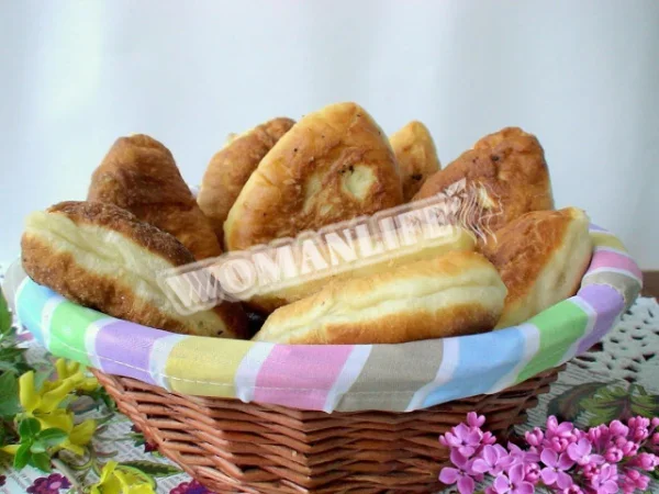 Пиріжки з печінки на сковороді