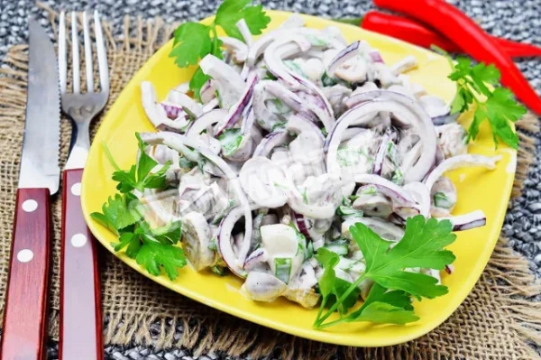 Салат Серце з цибулею