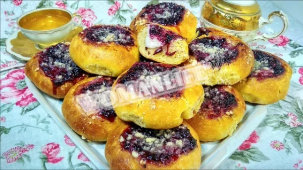 Сирники з сиром і варенням
