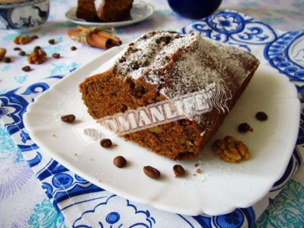 Кавовий пиріг з корицею та горіхами